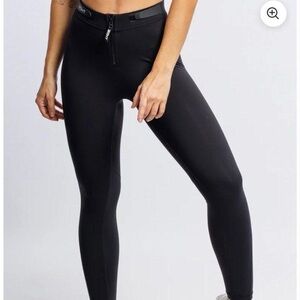 ECHT FORM SCRUNCH LEGGINGS 🖤